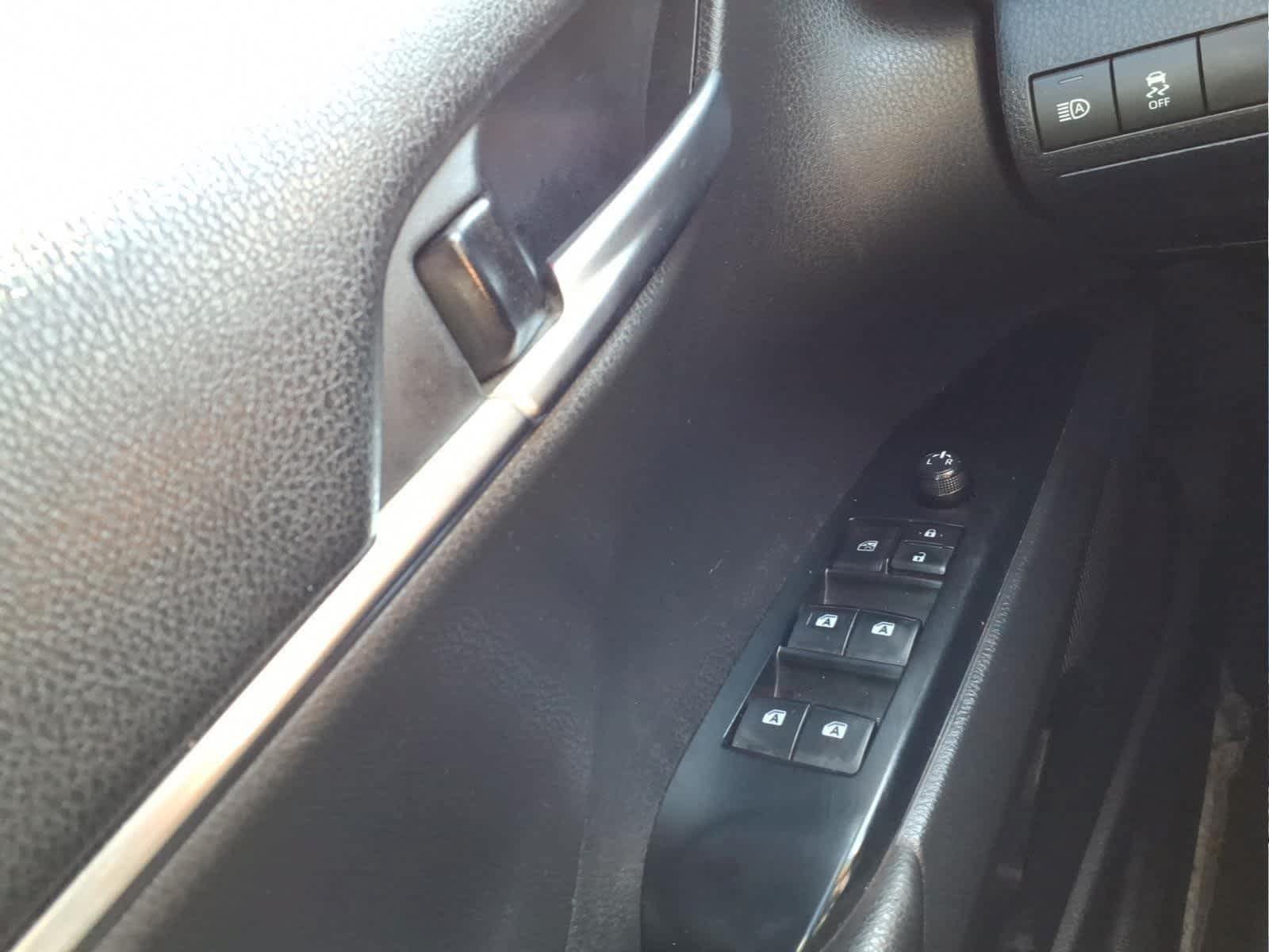 Used 2020 Toyota Camry SE FWD image 21