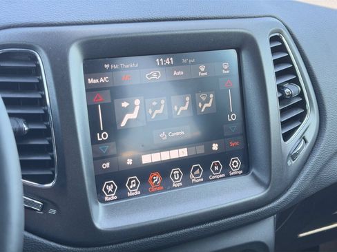 Used 2018 Jeep Compass Trailhawk w/ Leather Interior Group AWD/4WD image 32
