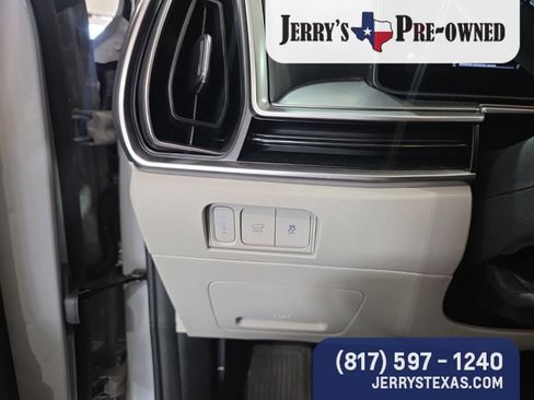 Used 2025 Kia Sorento EX image 13