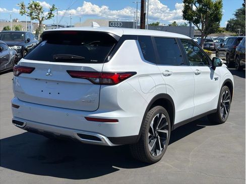 Used 2025 Mitsubishi Outlander SE image 5