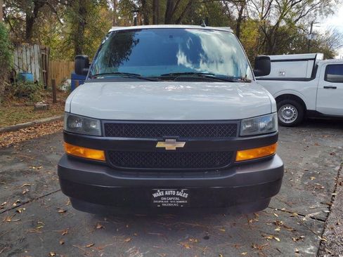 Used 2018 Chevrolet Express 2500 w/ Driver Convenience Package RWD image 8