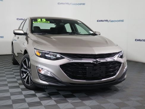 Used 2025 Chevrolet Malibu RS w/ LPO, Floor Liner Package FWD image 2