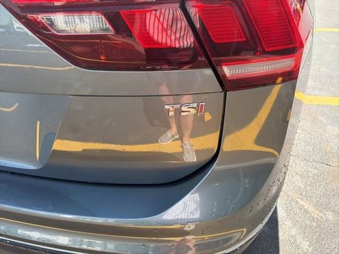 Used 2018 Volkswagen Tiguan SEL FWD image 15