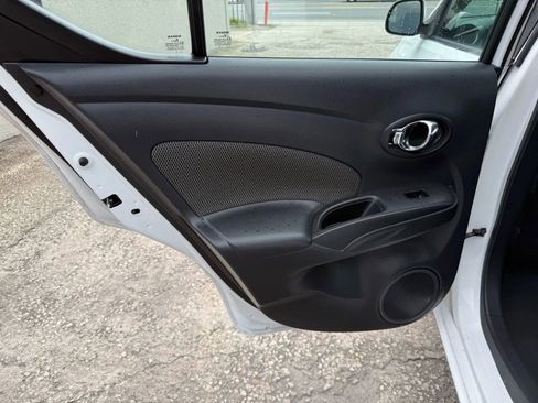Used 2014 Nissan Versa SV w/ Convenience Package FWD image 15