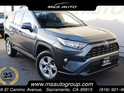 Used 2021 Toyota RAV4 XLE image 1