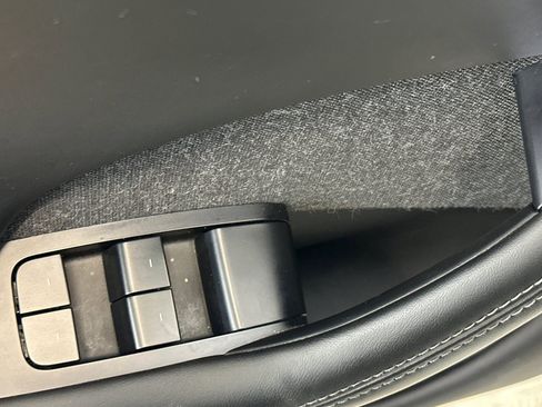 Used 2022 Tesla Model S AWD image 12