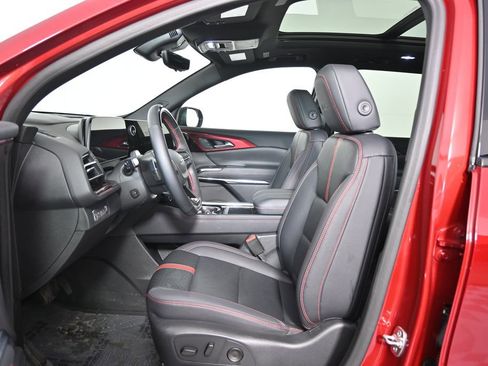 Used 2024 Chevrolet Traverse RS image 22