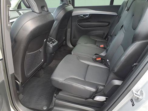Used 2023 Volvo XC90 B5 Core image 7