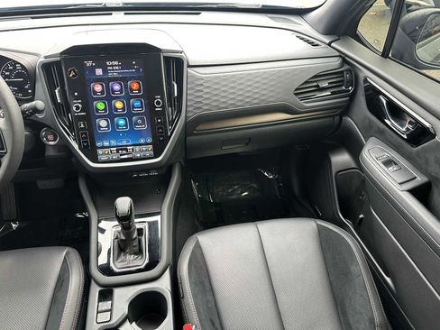 Used 2025 Subaru Forester Touring image 18