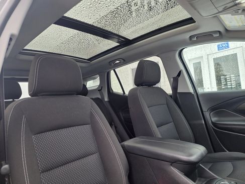 Used 2023 GMC Terrain SLE w/ Driver Convenience Package image 24