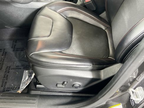 Used 2022 Jeep Cherokee Trailhawk image 18