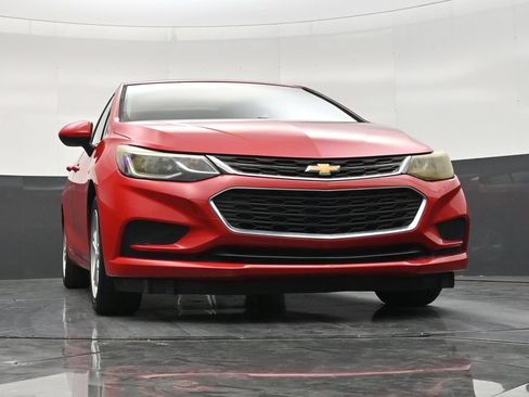 Used 2017 Chevrolet Cruze LT w/ Convenience Package FWD image 27