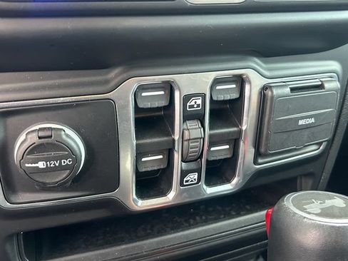 Used 2021 Jeep Wrangler Unlimited Sahara w/ Cold Weather Group AWD/4WD image 18