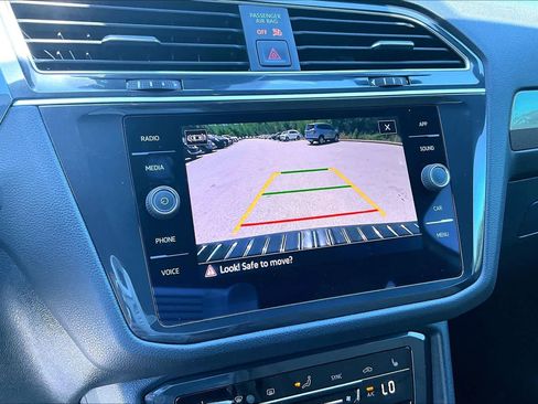 Used 2024 Volkswagen Tiguan SE image 31