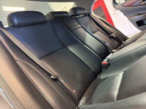Used 2011 Lexus LS 460 AWD w/ Comfort Pkg image 28