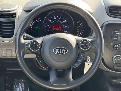 Used 2016 Kia Soul + image 5