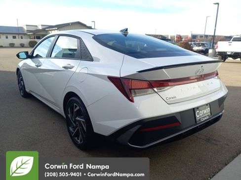 Used 2025 Hyundai Elantra Sport image 5