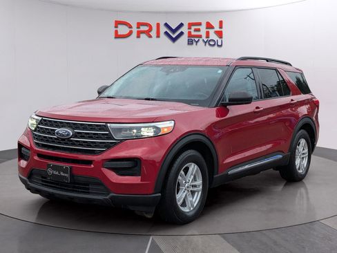 Used 2022 Ford Explorer XLT RWD image 2