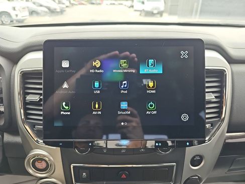 Used 2017 Nissan Titan SV image 24