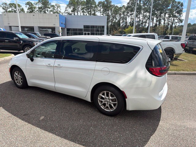 Used 2024 Chrysler Pacifica Touring-L FWD image 8