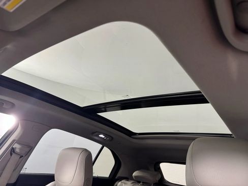 Used 2019 Cadillac XT4 Luxury w/ Cold Weather Package AWD/4WD image 25