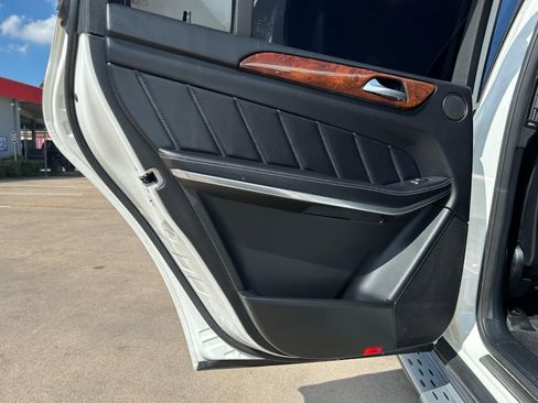 Used 2014 Mercedes-Benz GL 550 4MATIC image 36