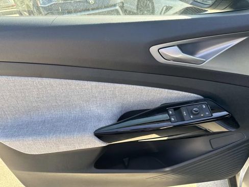 New 2025 Volkswagen ID.4 Pro image 15