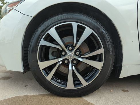 Used 2017 Nissan Maxima Platinum FWD image 27