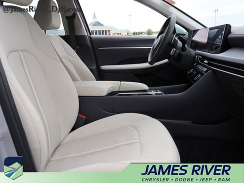 Used 2025 Hyundai Sonata SEL FWD image 9