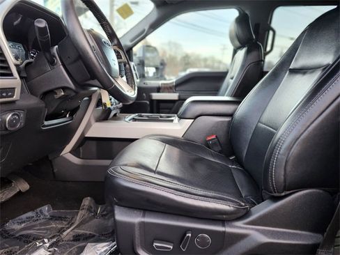 Certified 2019 Ford F250 Lariat w/ Chrome Package image 18