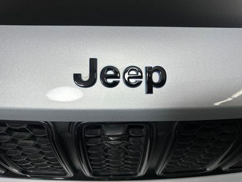Used 2022 Jeep Grand Cherokee Trailhawk image 9