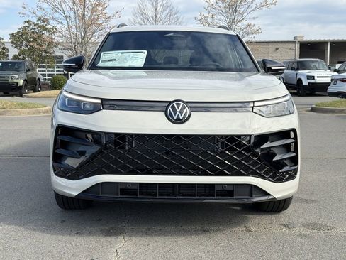 New 2026 Volkswagen Tiguan SE R-Line FWD image 8