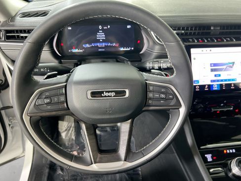 Used 2023 Jeep Grand Cherokee Limited AWD/4WD image 11