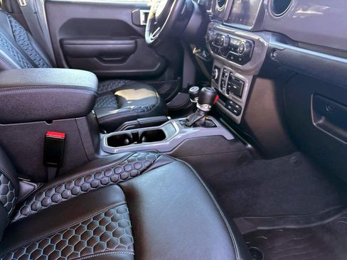 Used 2023 Jeep Gladiator Sport image 9