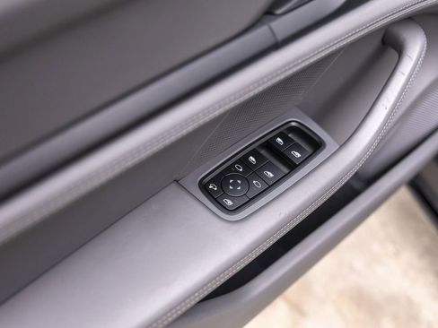 Used 2022 Porsche Taycan GTS AWD/4WD image 34