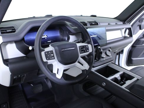 Used 2025 Land Rover Defender 110 S image 21