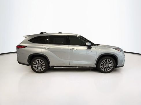 Used 2021 Toyota Highlander Platinum FWD image 7