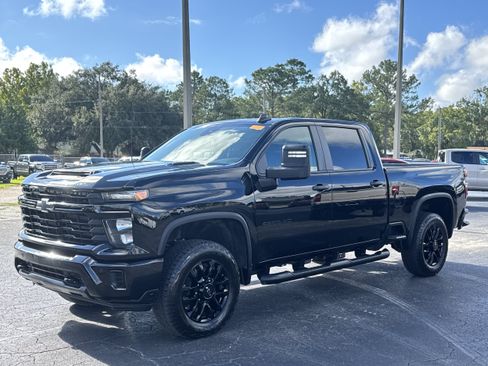 Used 2025 Chevrolet Silverado 2500 Custom w/ Custom Value Package AWD/4WD image 5