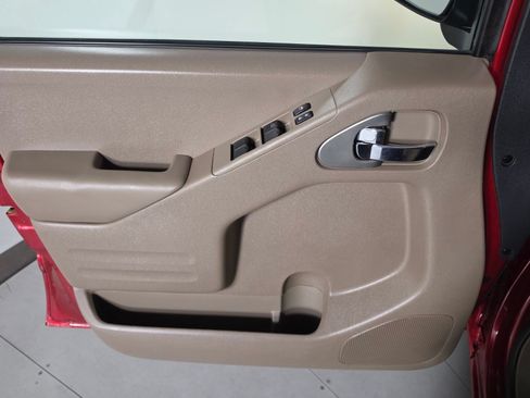 Used 2018 Nissan Frontier SV AWD/4WD image 32