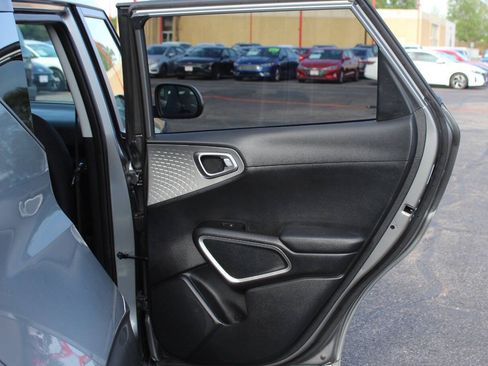 Used 2025 Kia Soul LX w/ LX Technology Package FWD image 12
