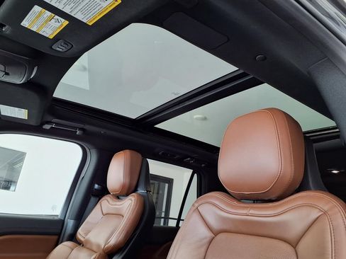 Used 2024 Lincoln Navigator L Reserve AWD/4WD image 12