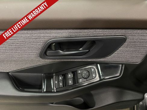 Used 2023 Nissan Rogue S AWD/4WD image 24
