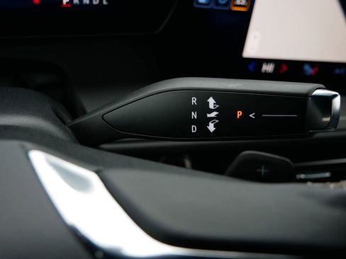 Used 2024 Chevrolet Traverse LT image 25