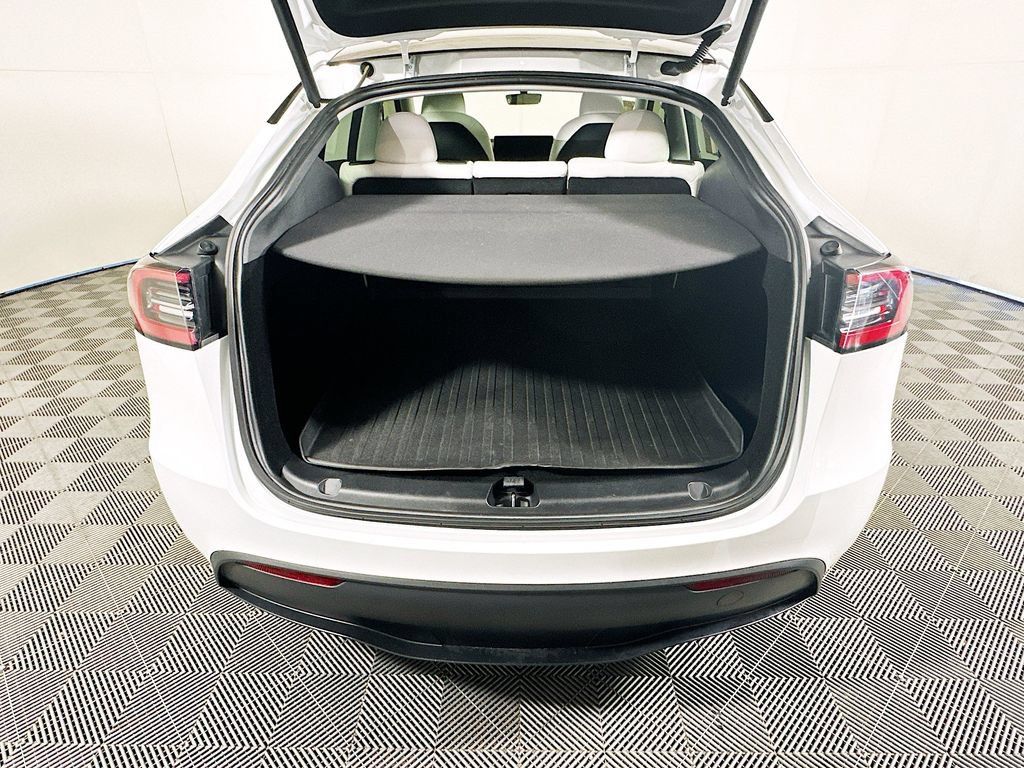 Used 2024 Tesla Model Y Long Range AWD/4WD image 29