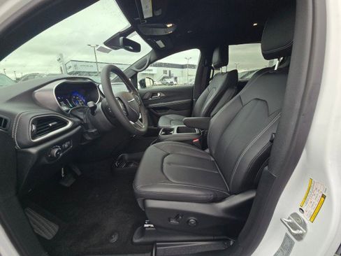 New 2026 Chrysler Pacifica Select image 22