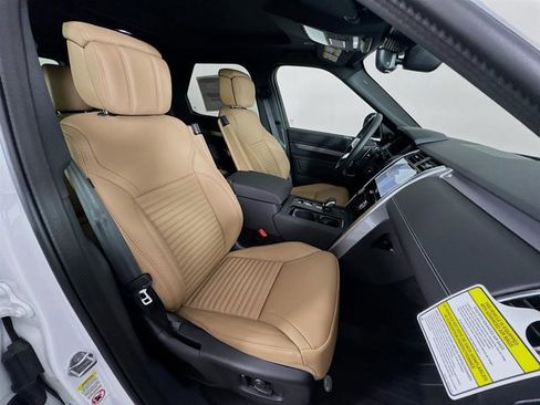 Used 2025 Land Rover Discovery Dynamic SE image 30