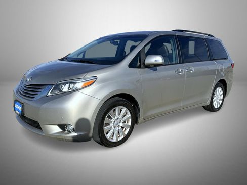 Used 2017 Toyota Sienna Limited image 1
