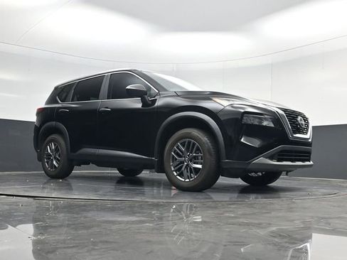 Used 2023 Nissan Rogue S image 46