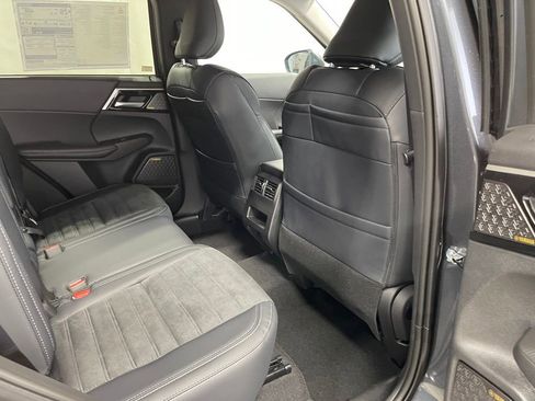 New 2025 Mitsubishi Outlander SE image 32