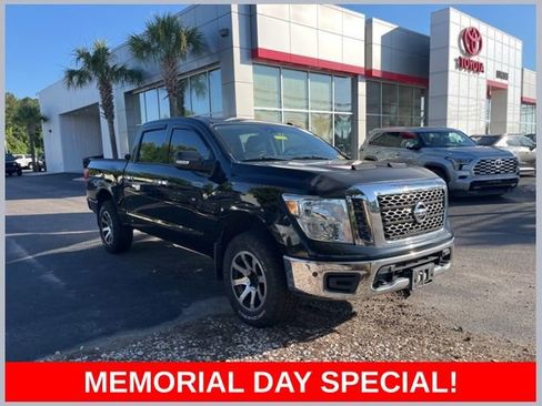 Used 2018 Nissan Titan SV w/ SV Convenience Package AWD/4WD image 1